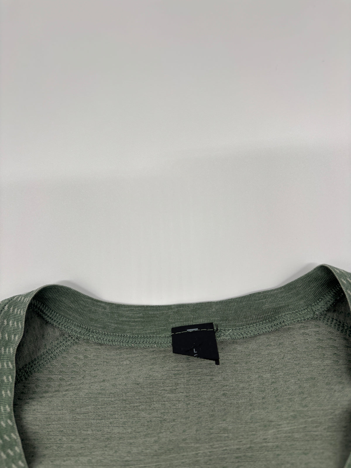 LULULEMON LONG SLEEVED T-SHIRT