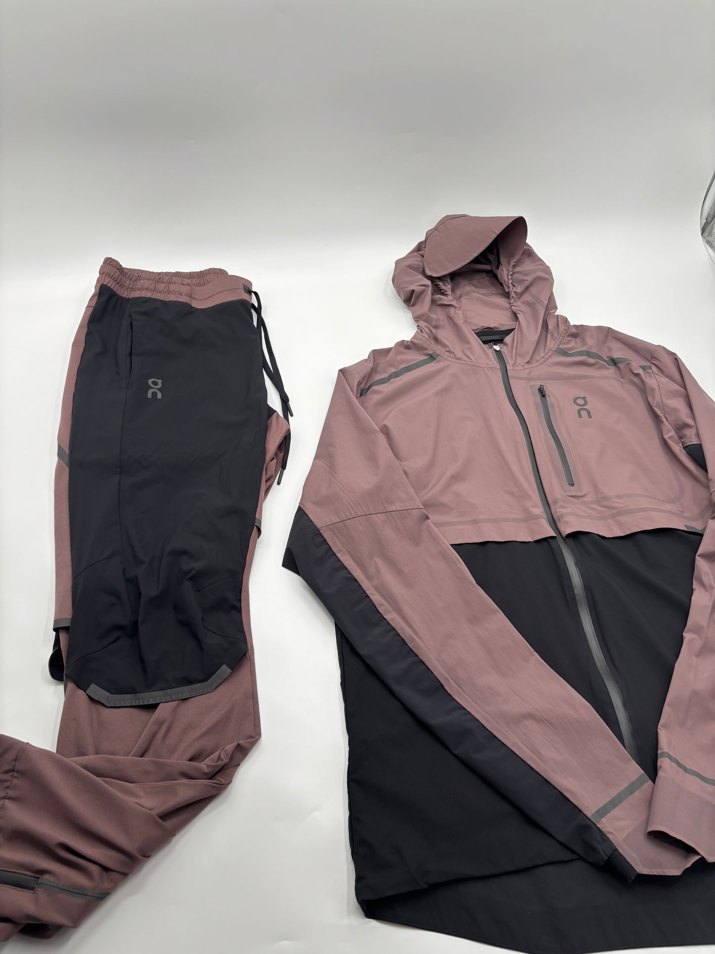ON RUNNING TRACKSUIT