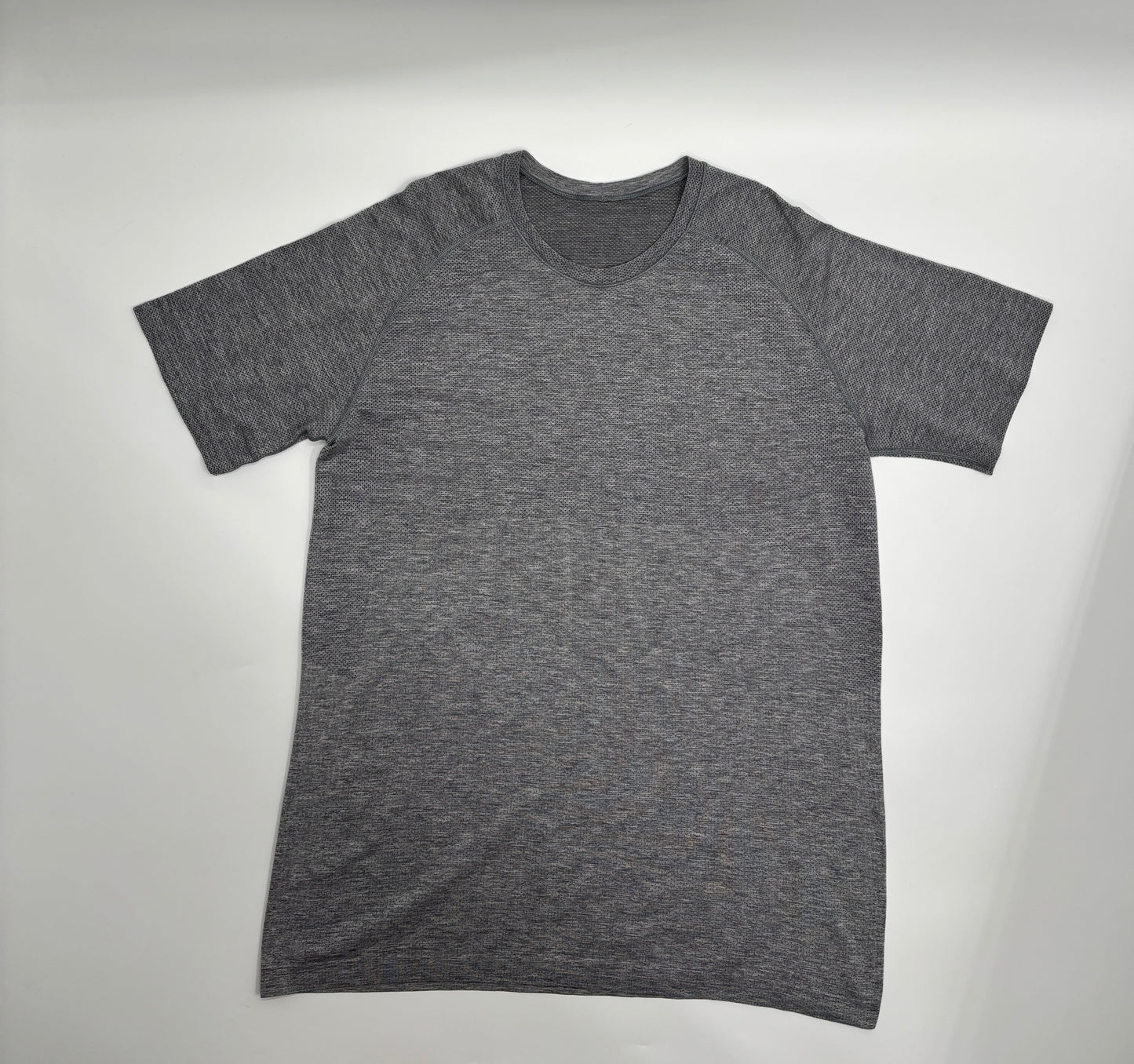 LULULEMON T-SHIRT