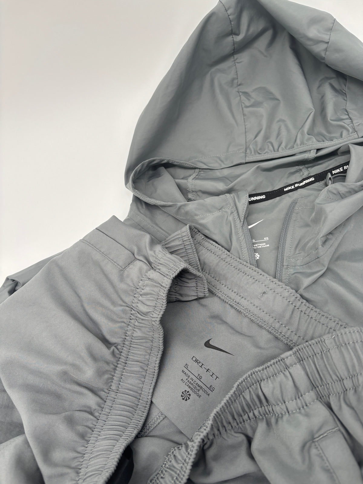 NIKE TRACKSUIT