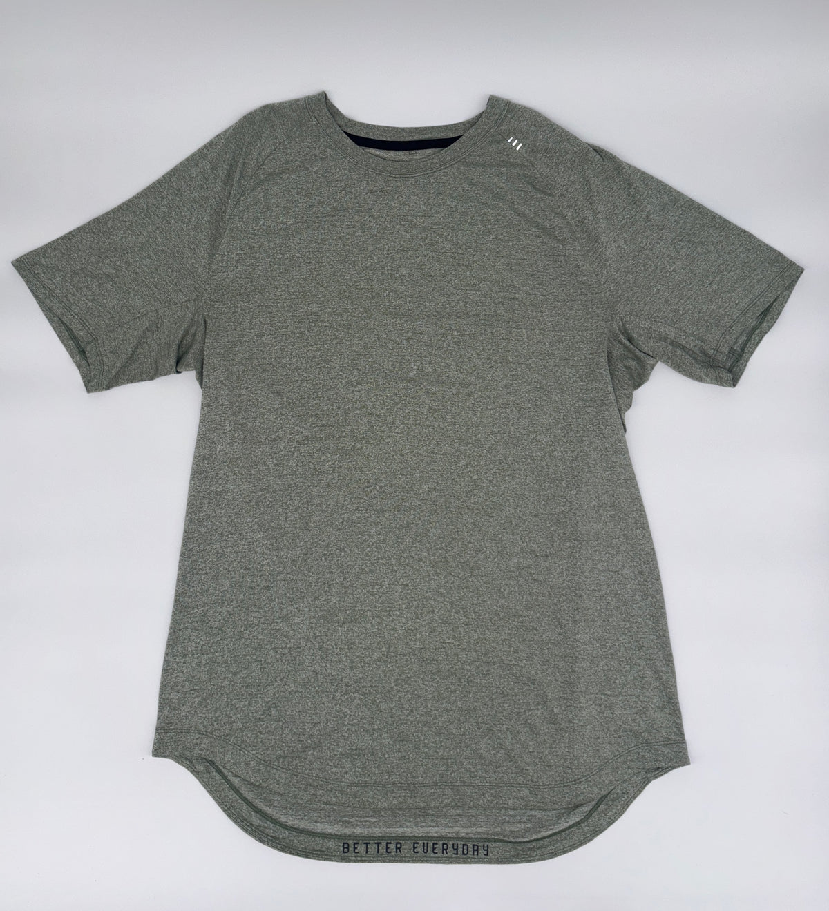 LULULEMON T-SHIRT