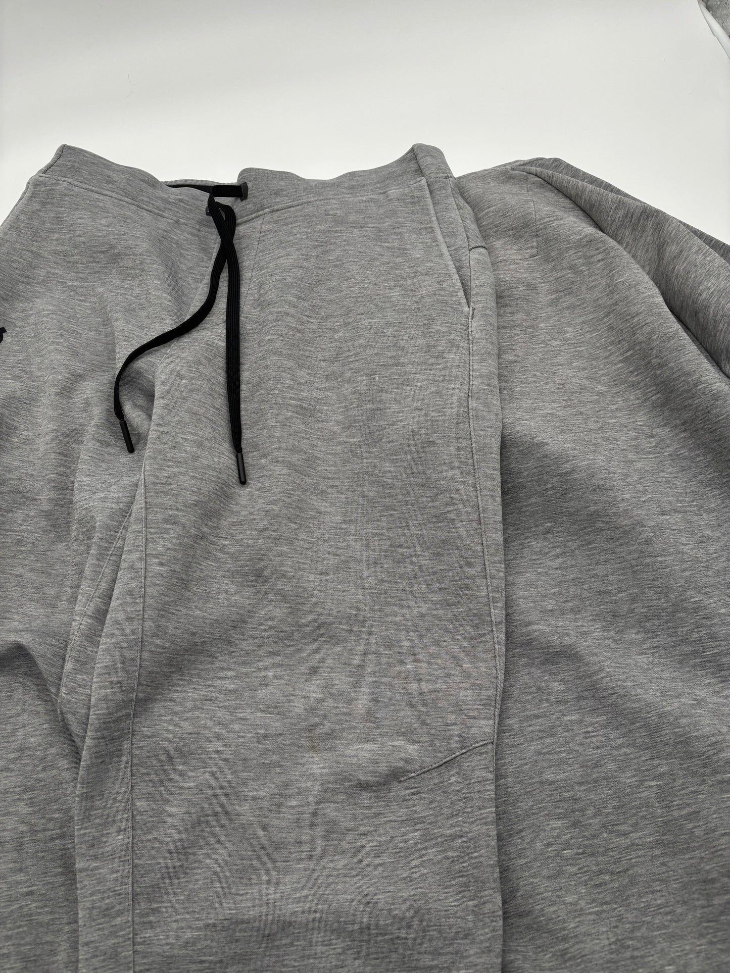 ON RUNNING TRACKSUIT