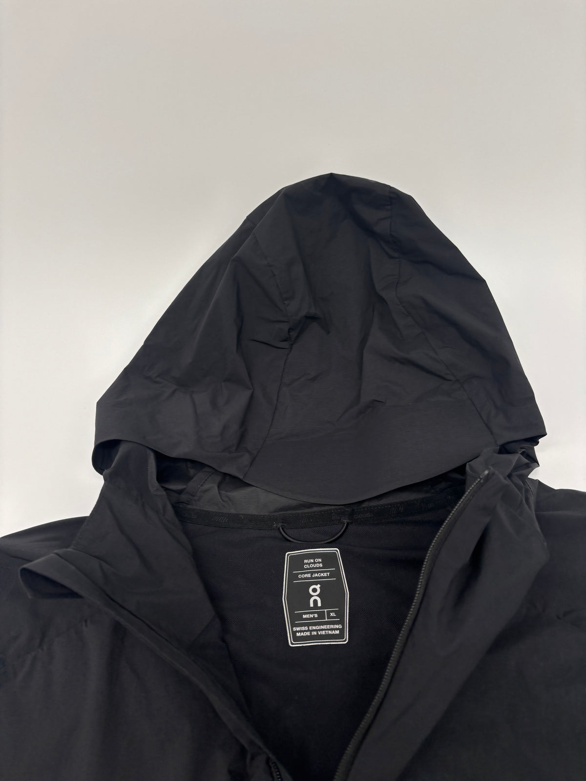 ON RUNNING JACKET