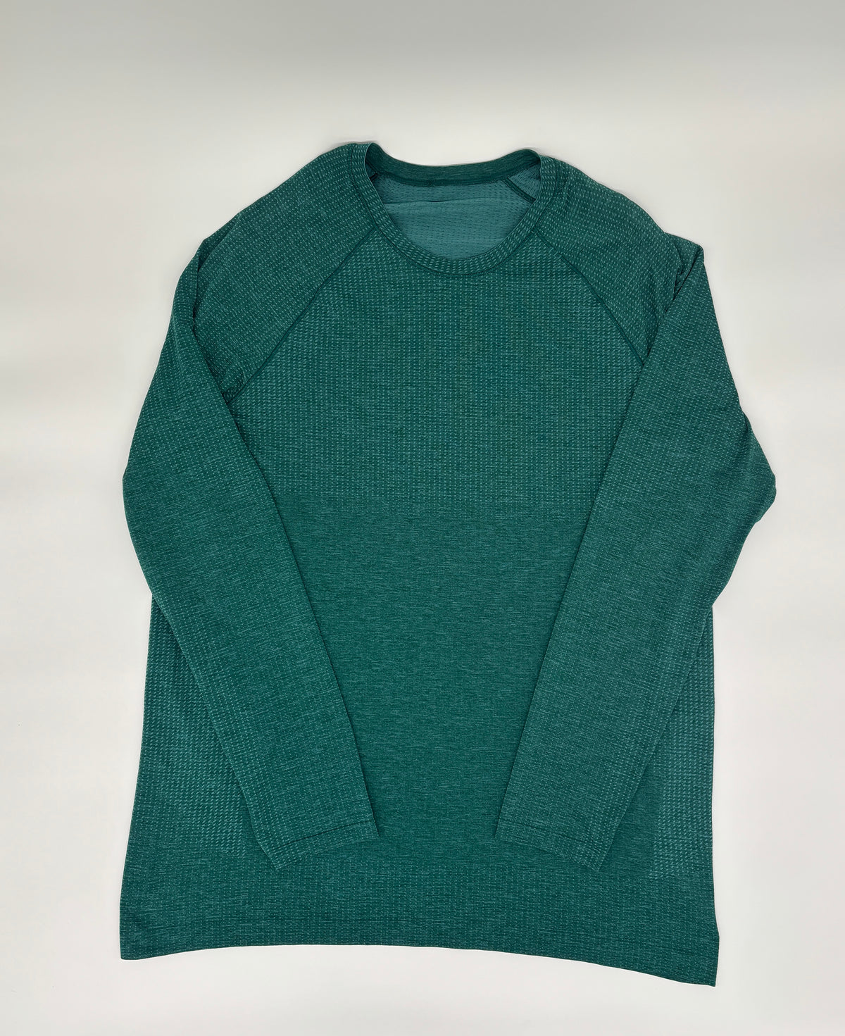 LULULEMON LONG SLEEVED T-SHIRT