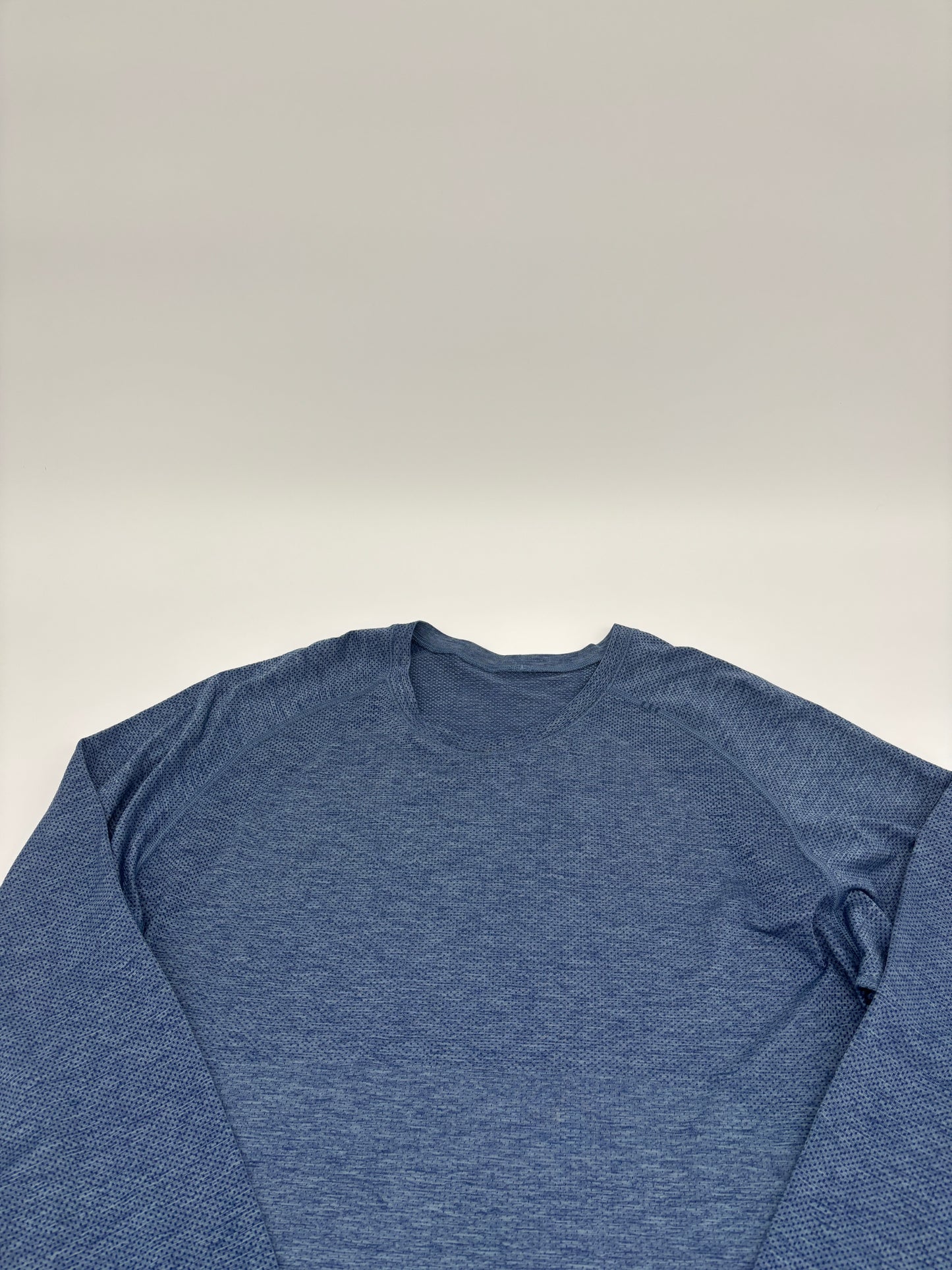 LULULEMON LONG SLEEVED T-SHIRT