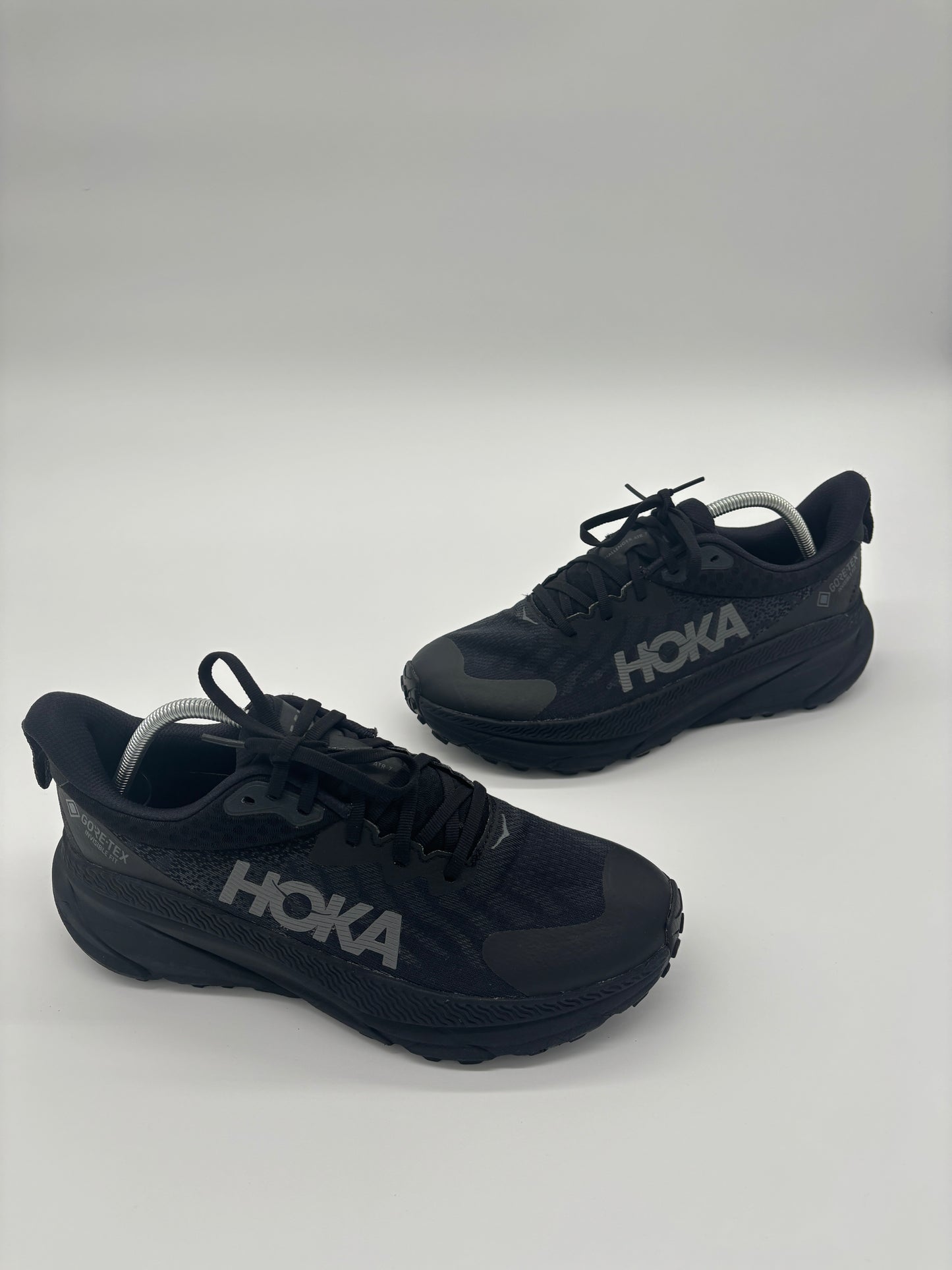 HOKA TRAINERS