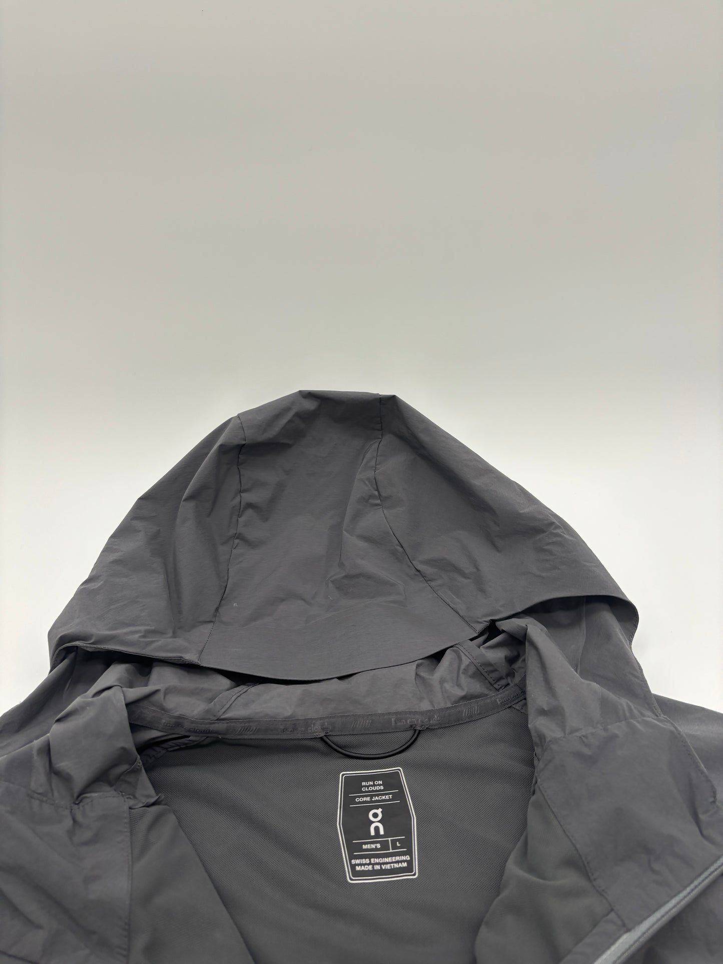 ON RUNNING JACKET