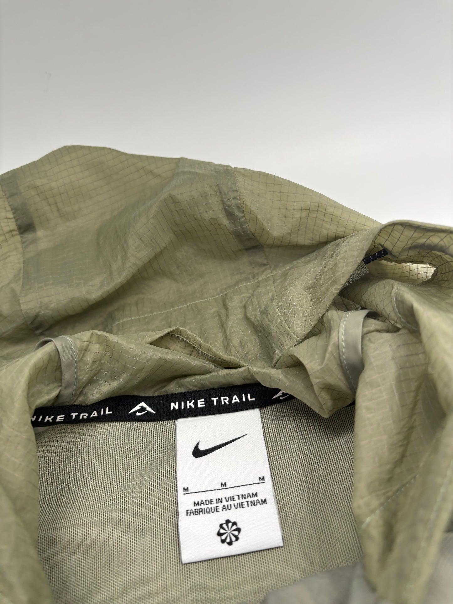NIKE TRAIL JACKET