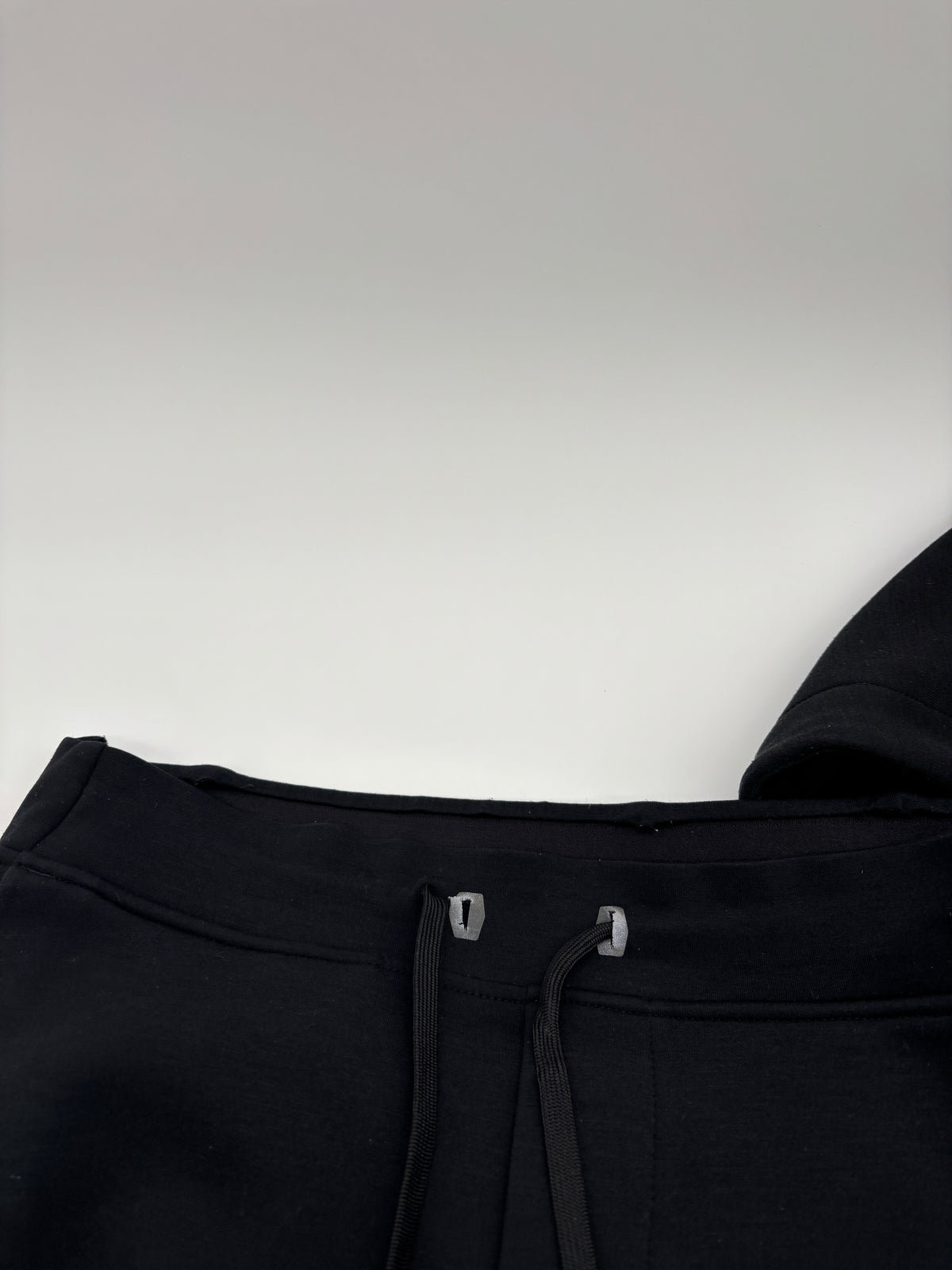 ON RUNNING TRACKSUIT