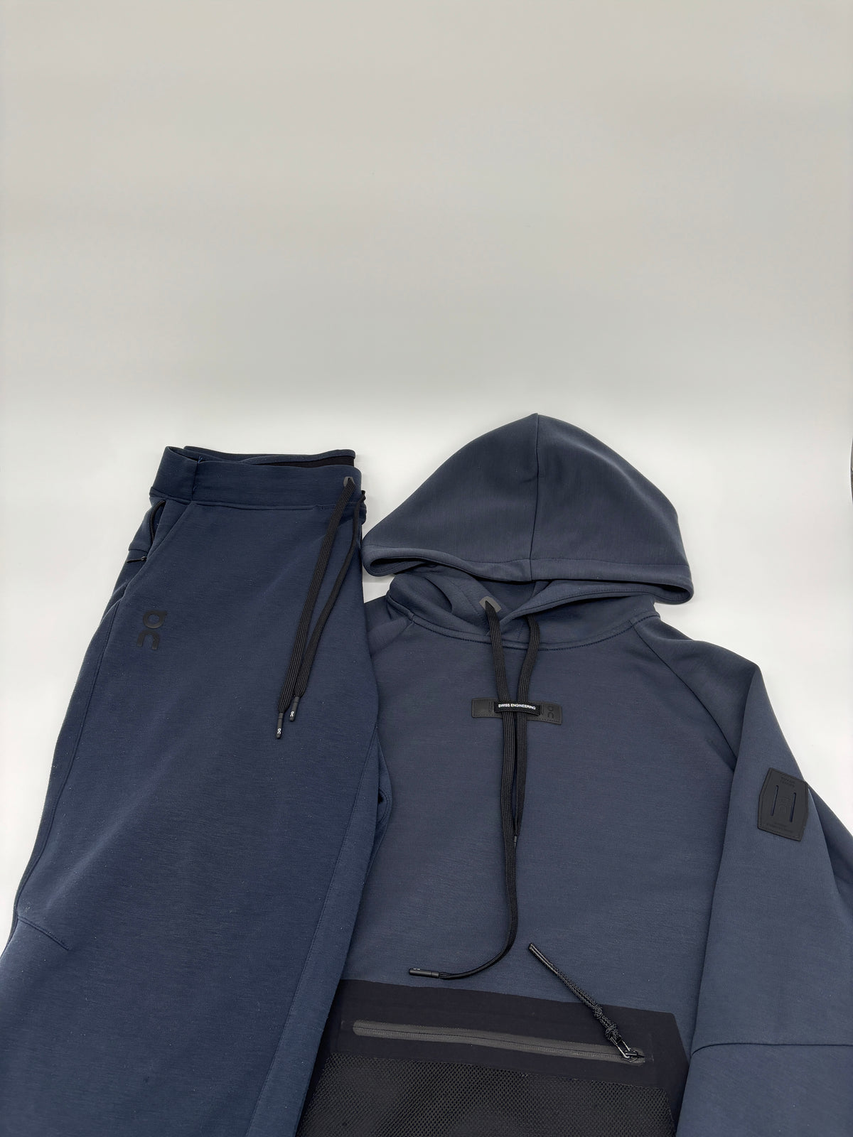 ON RUNNING TRACKSUIT