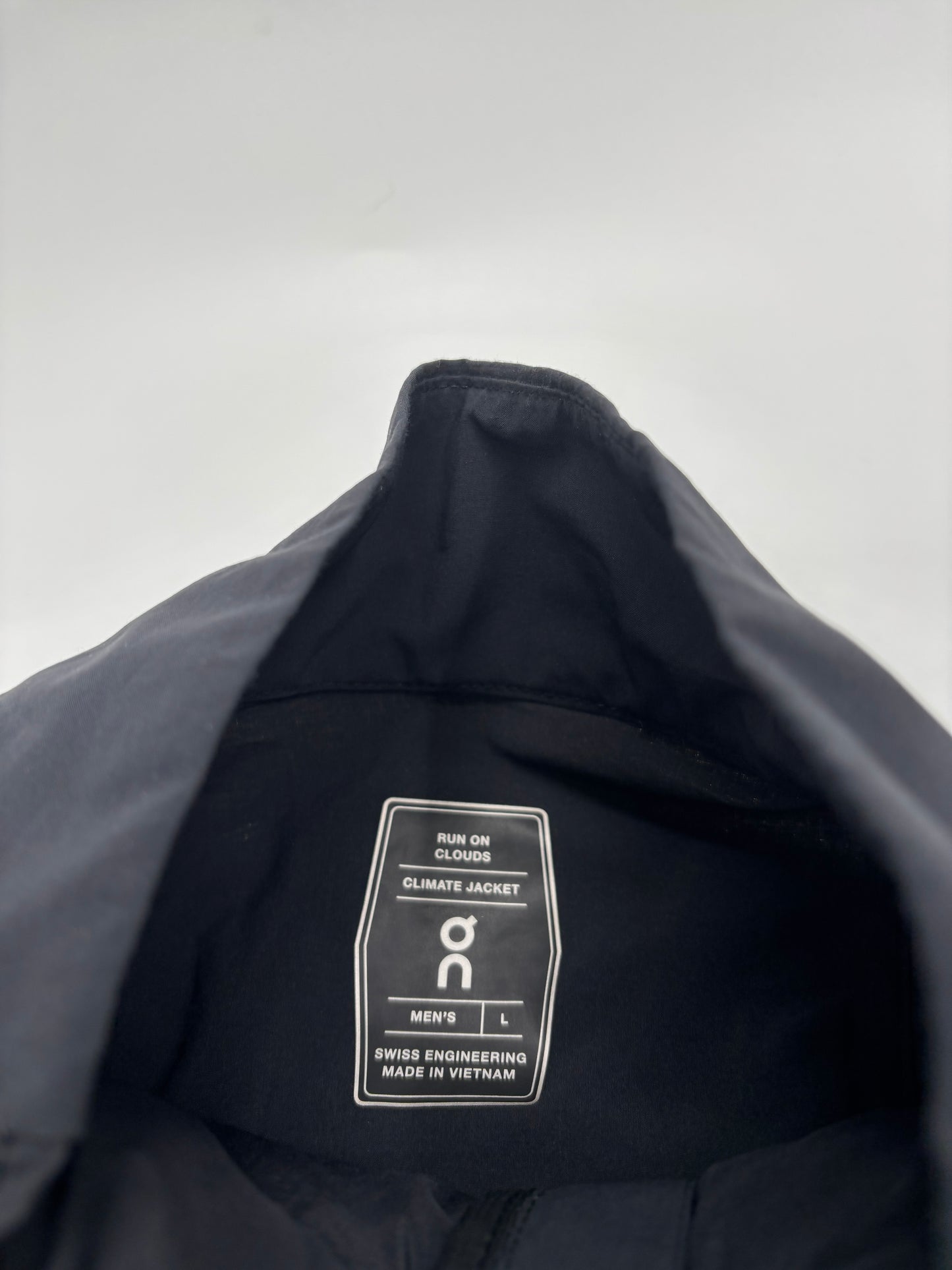 ON RUNNING CLIMATE JACKET