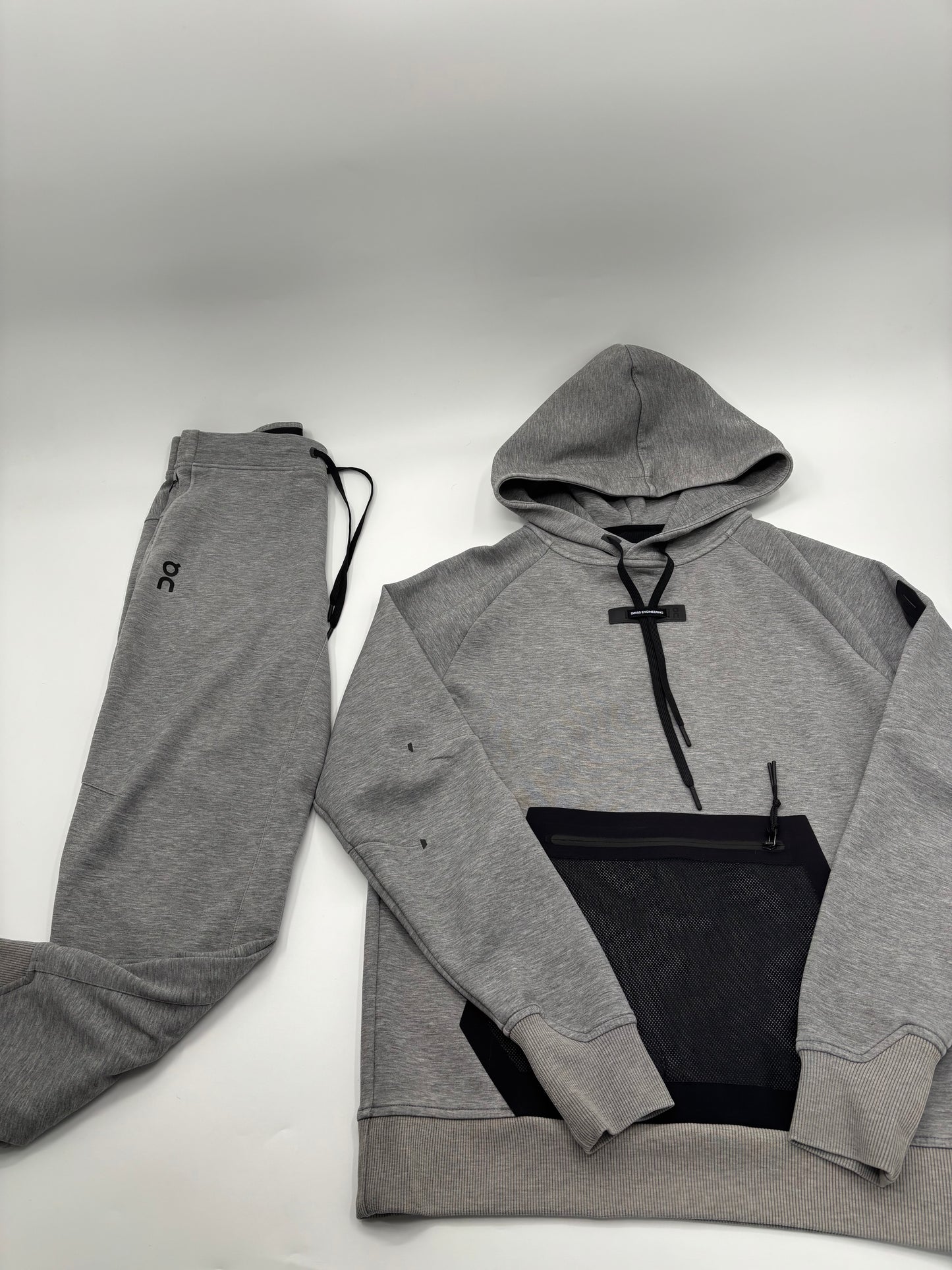 ON RUNNING TRACKSUIT