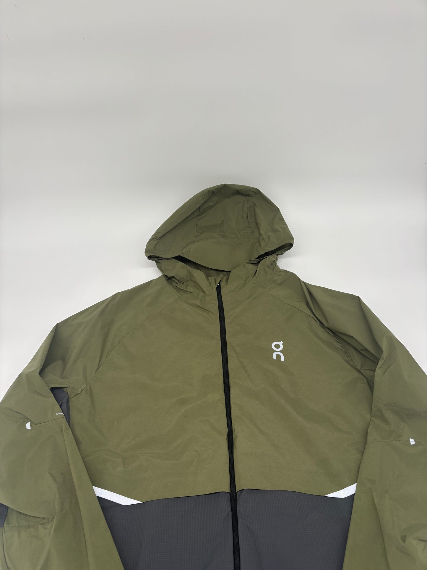 ON RUNNING JACKET