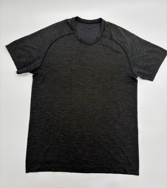 LULULEMON T-SHIRT