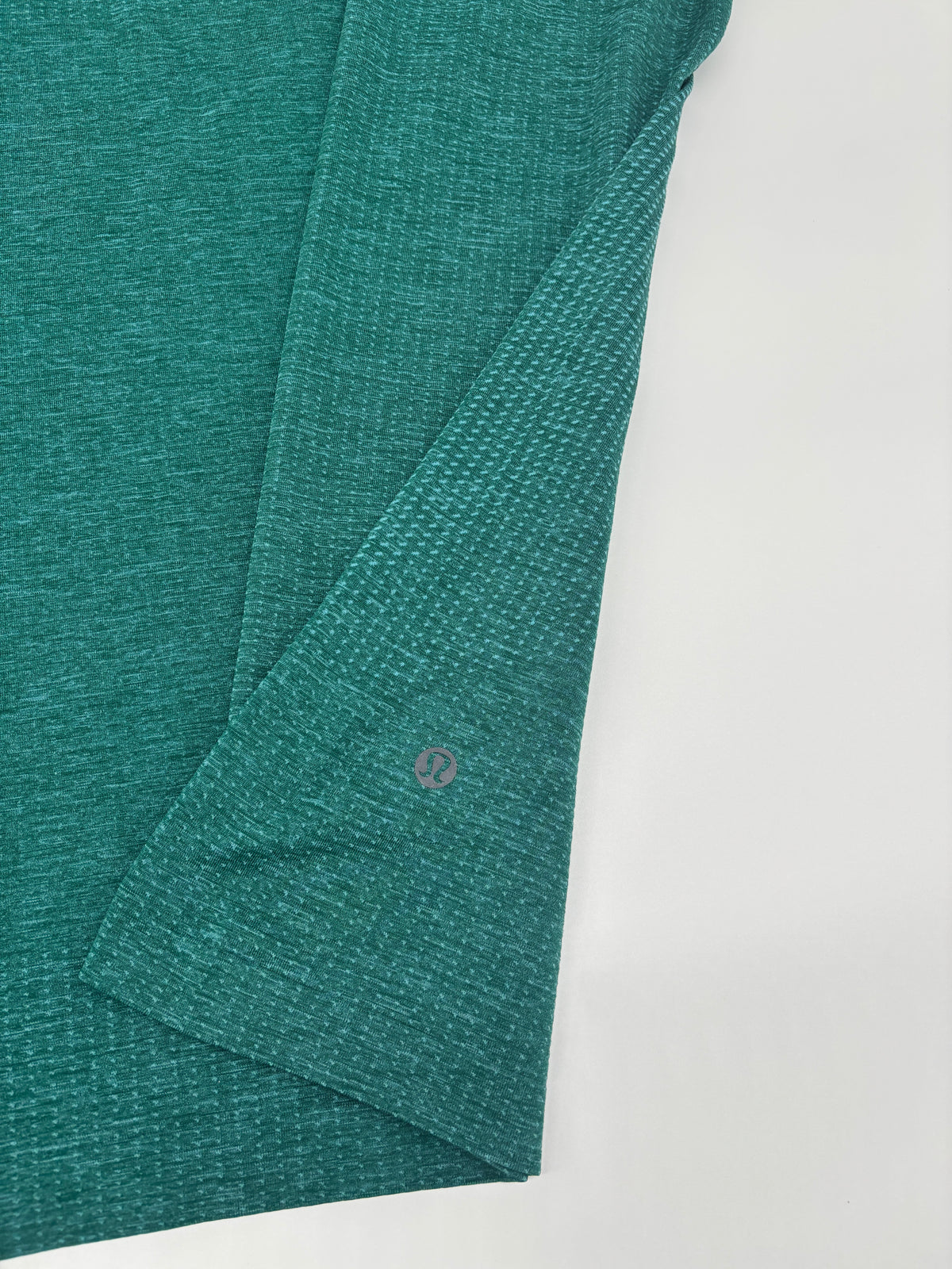 LULULEMON LONG SLEEVED T-SHIRT