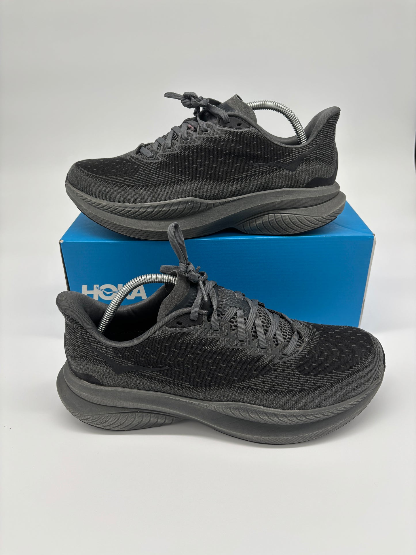 HOKA TRAINERS