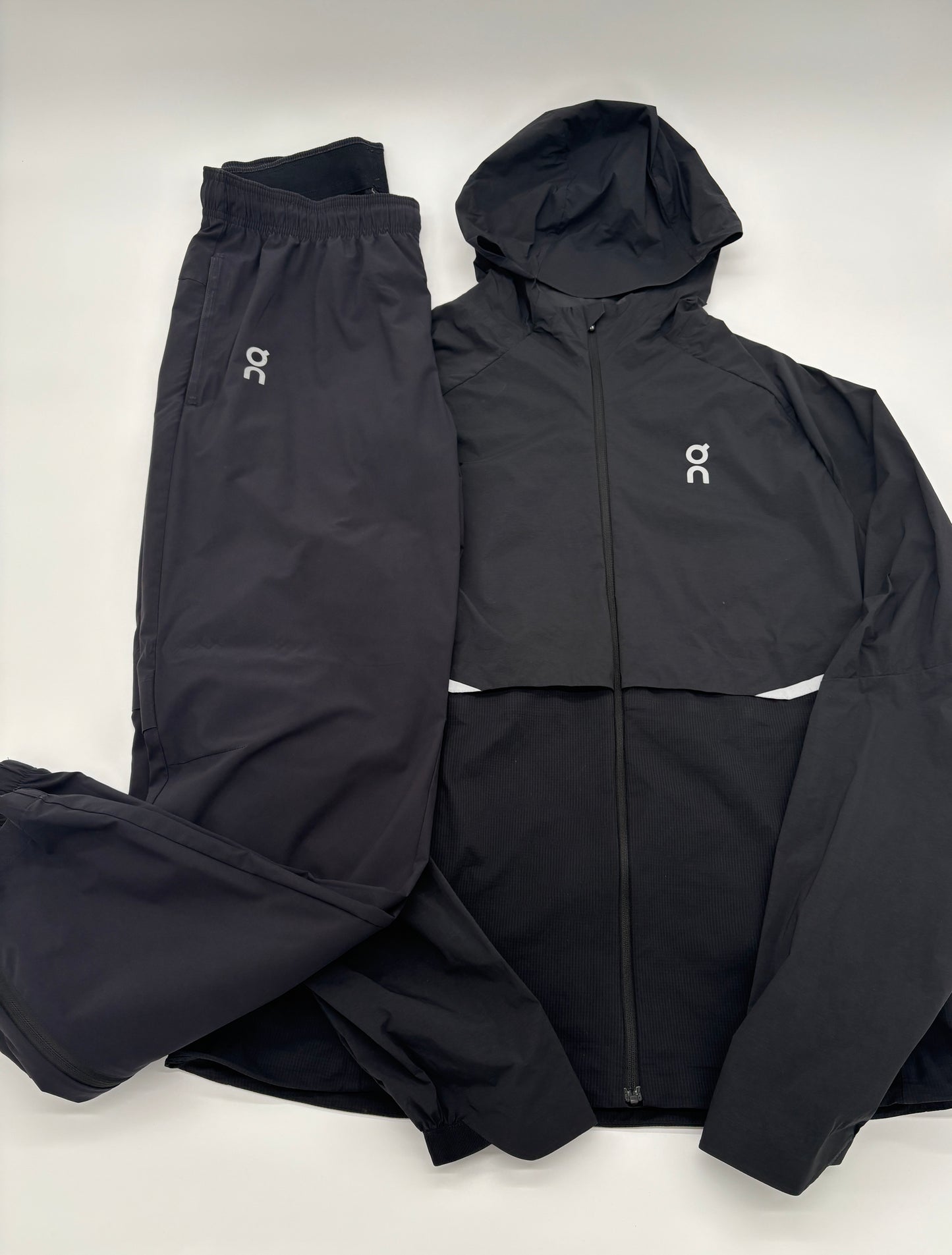 ON RUNNING TRACKSUIT