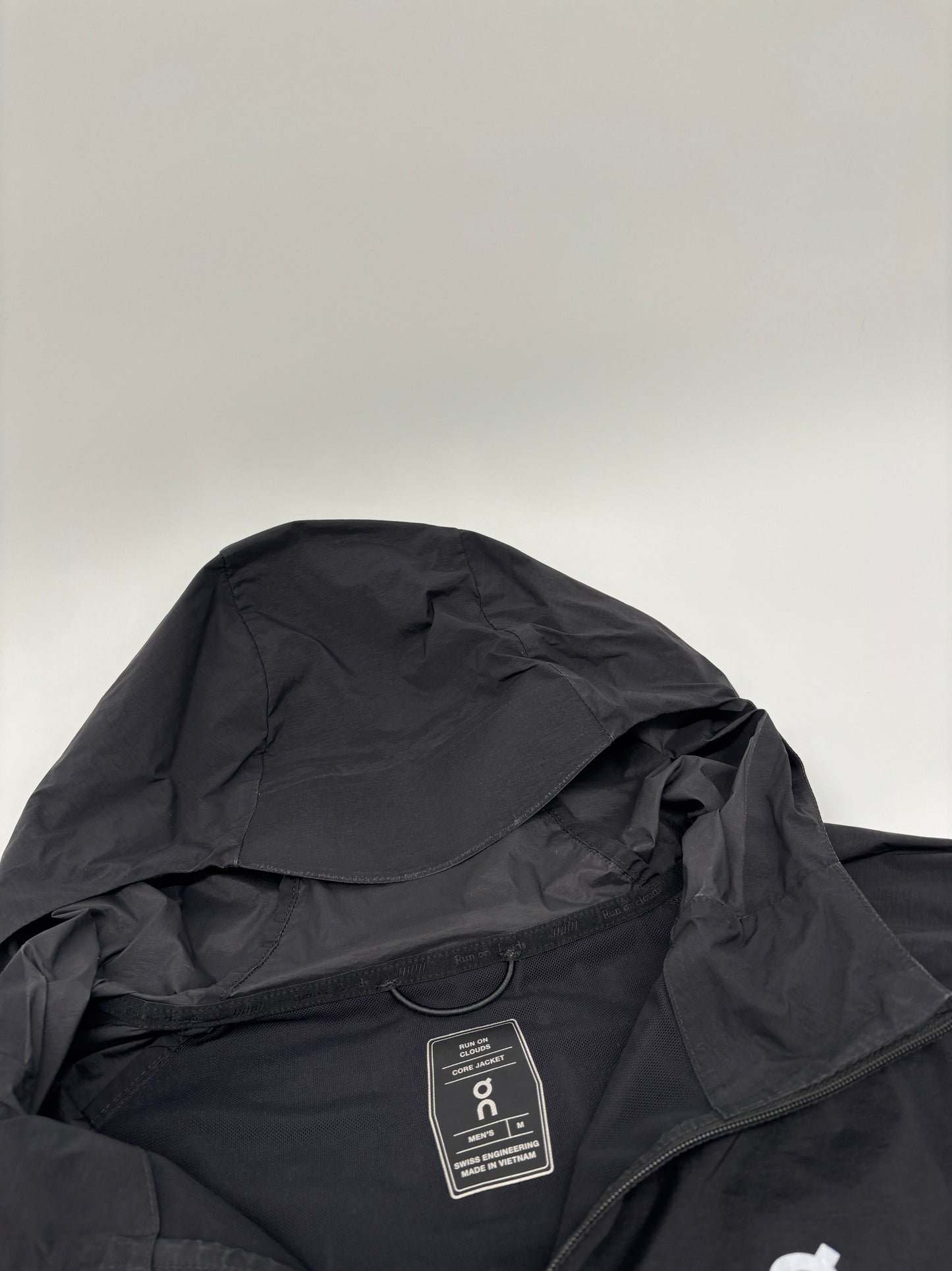 ON RUNNING JACKET