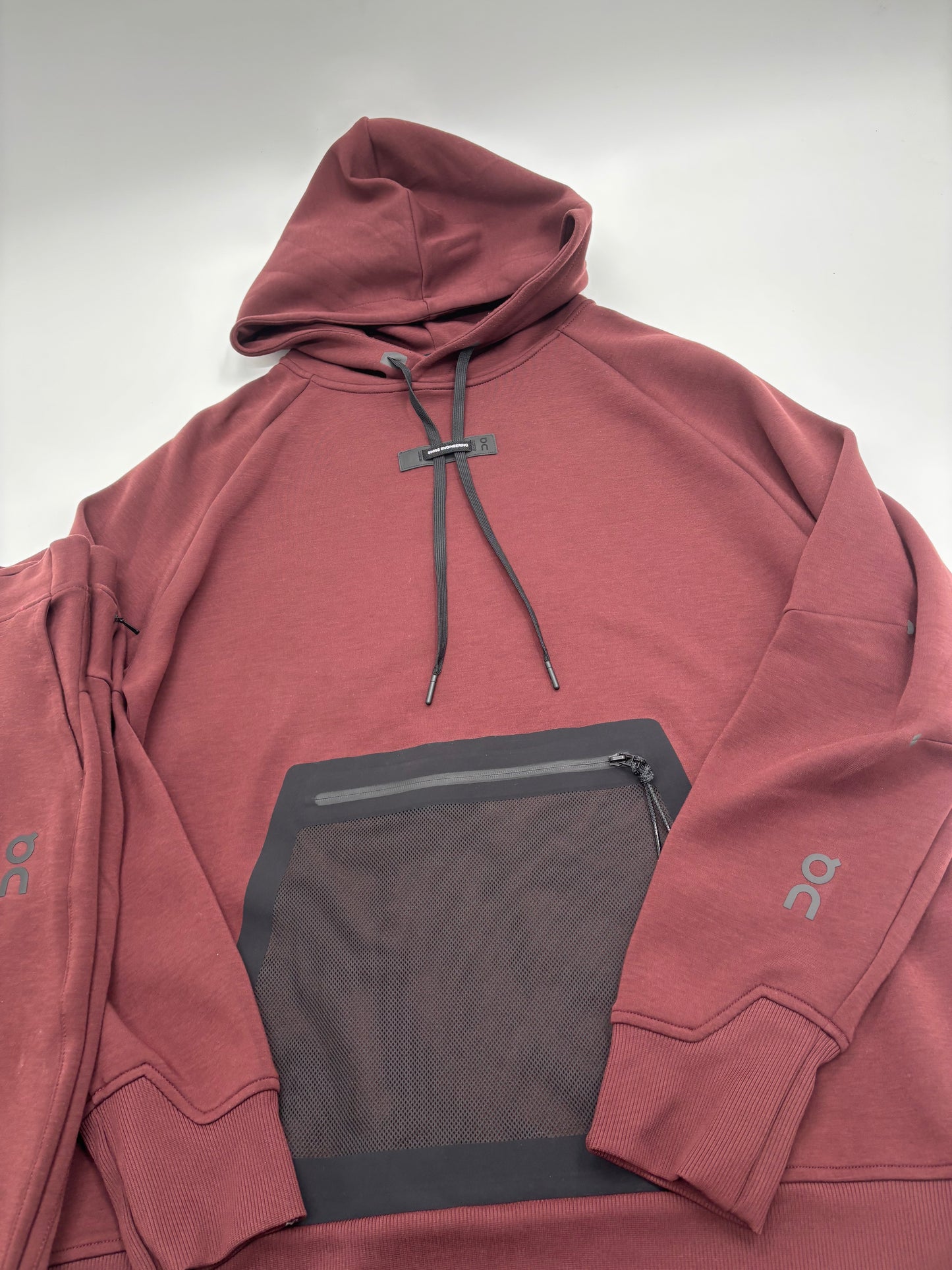 ON RUNNING TRACKSUIT