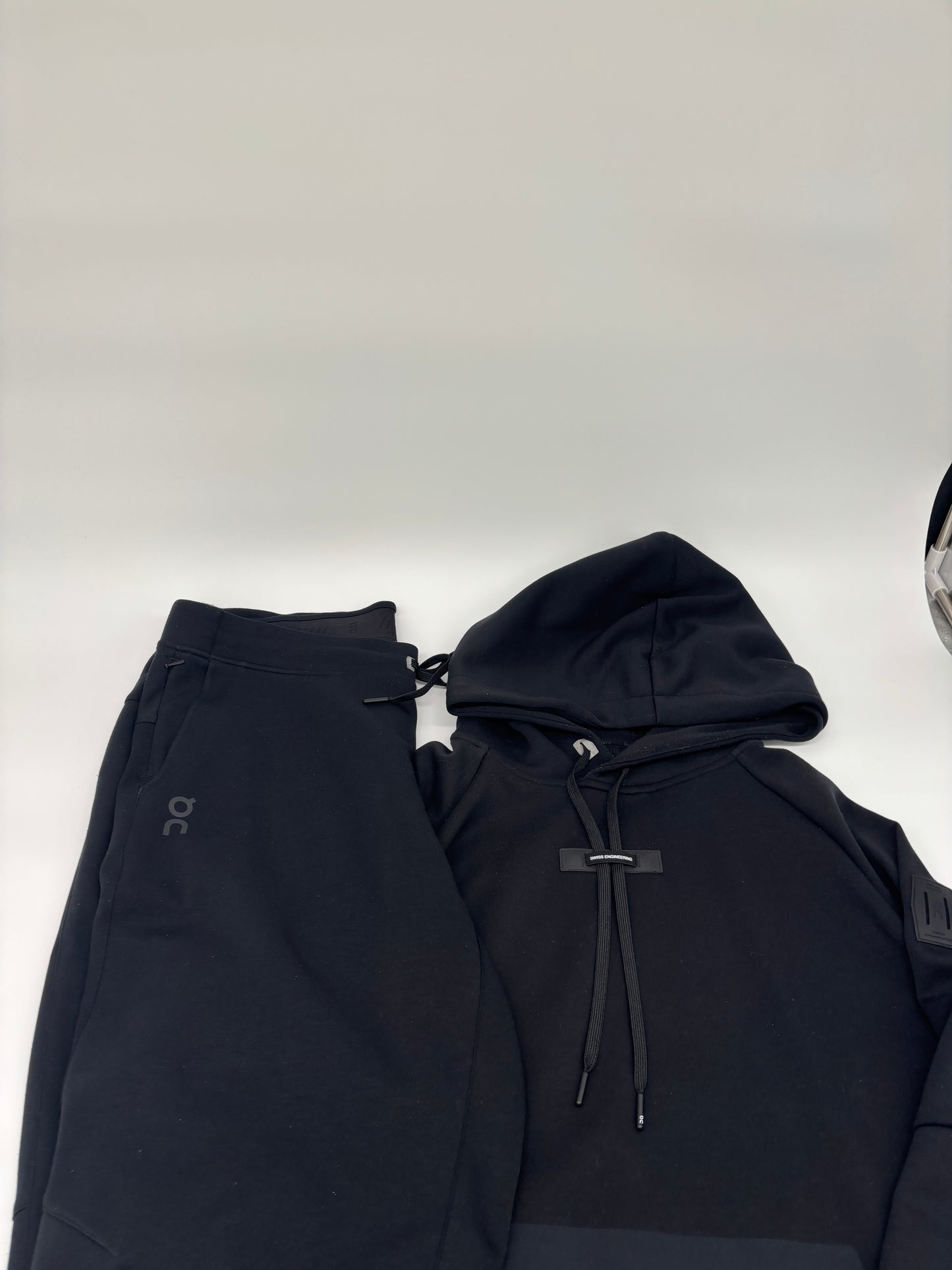 ON RUNNING TRACKSUIT