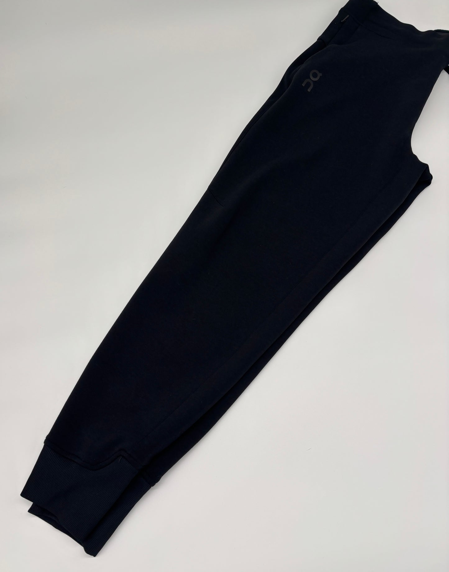 ON RUNNING SWEATPANTS