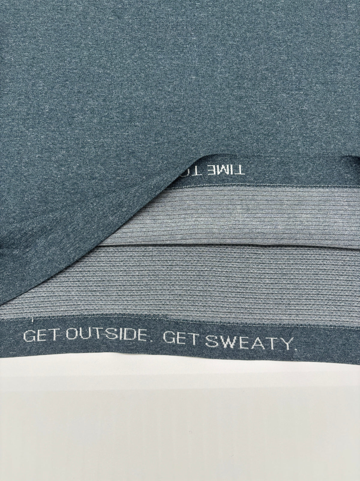 LULULEMON T-SHIRT