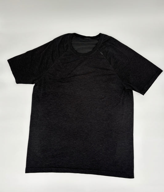 LULULEMON T-SHIRT