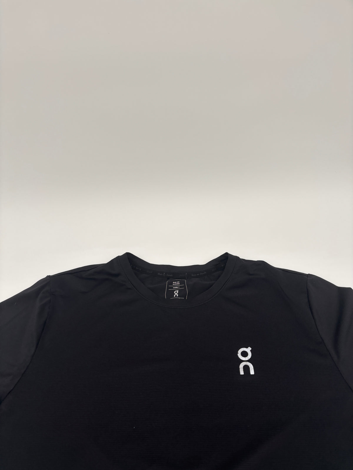 ON RUNNING T-SHIRT