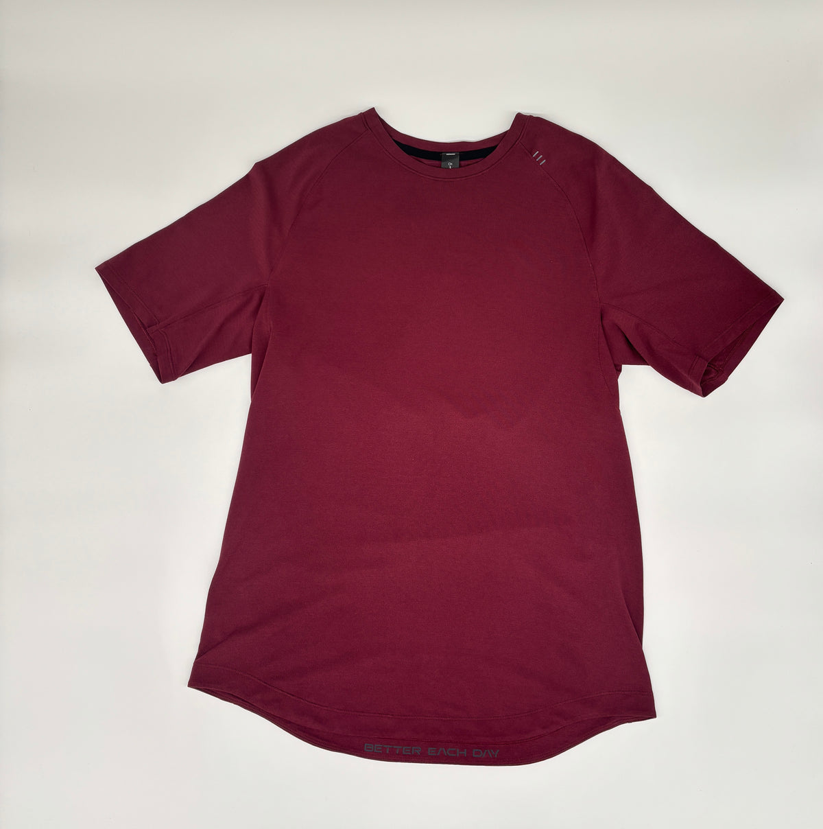 LULULEMON T-SHIRT