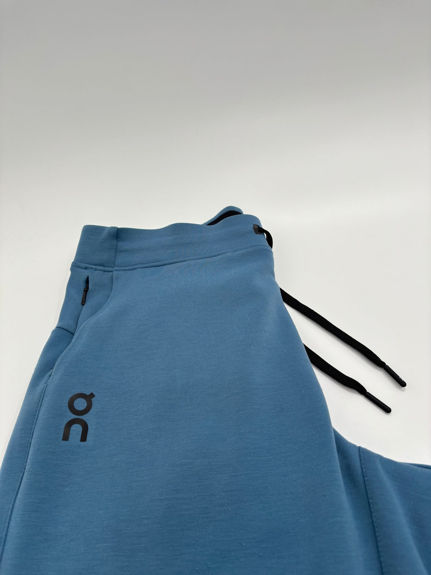 ON RUNNING TRACKSUIT