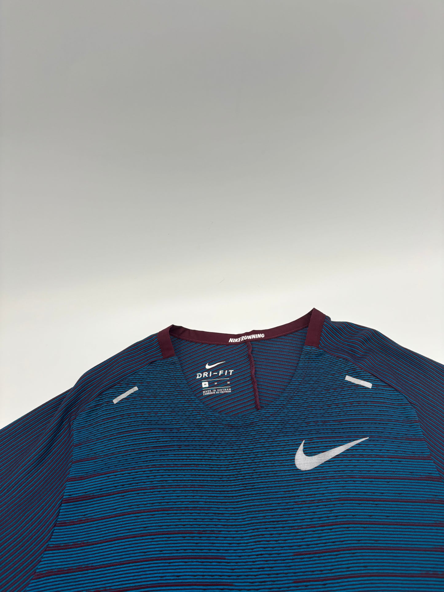 NIKE T-SHIRT