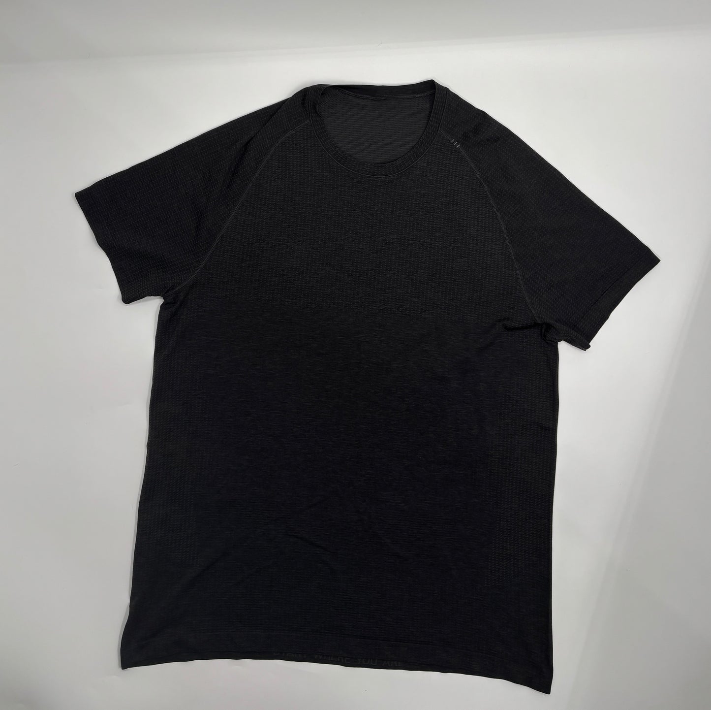 LULULEMON T-SHIRT