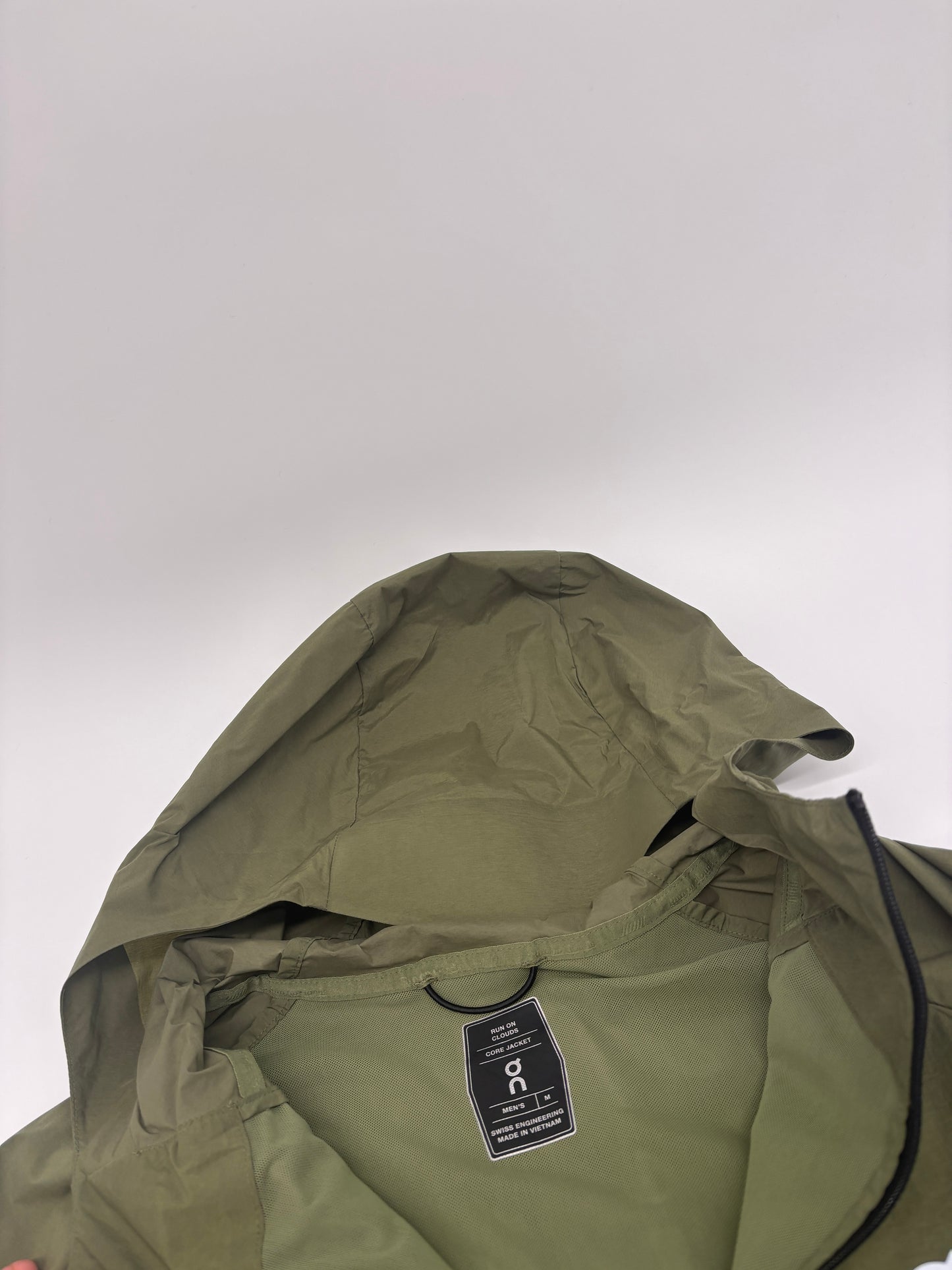 ON RUNNING JACKET
