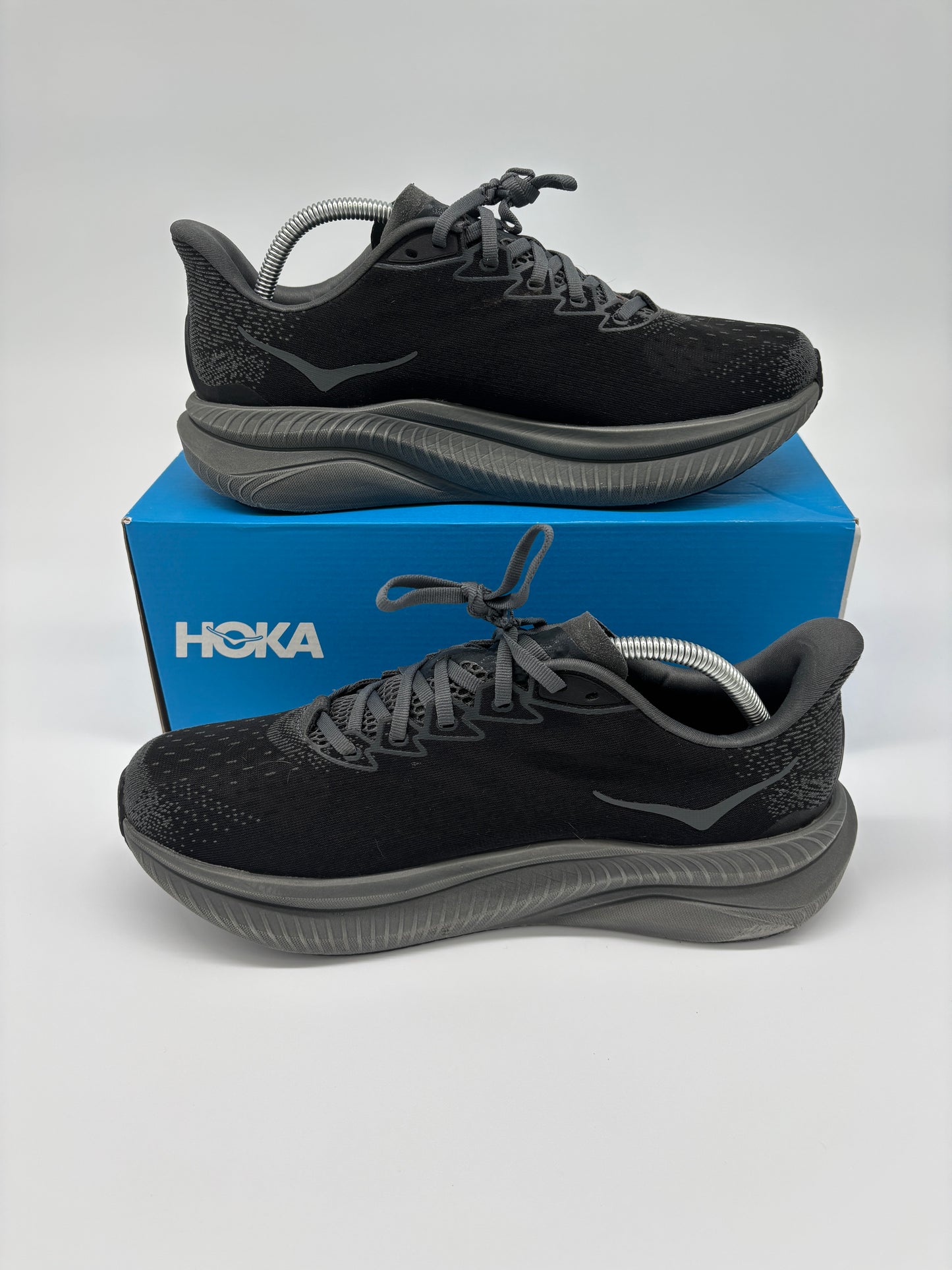 HOKA TRAINERS