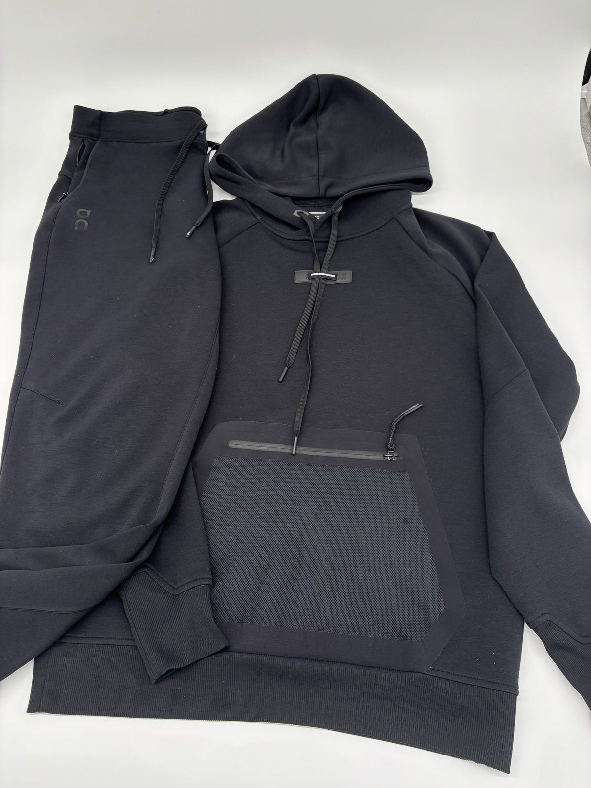 ON RUNNING TRACKSUIT