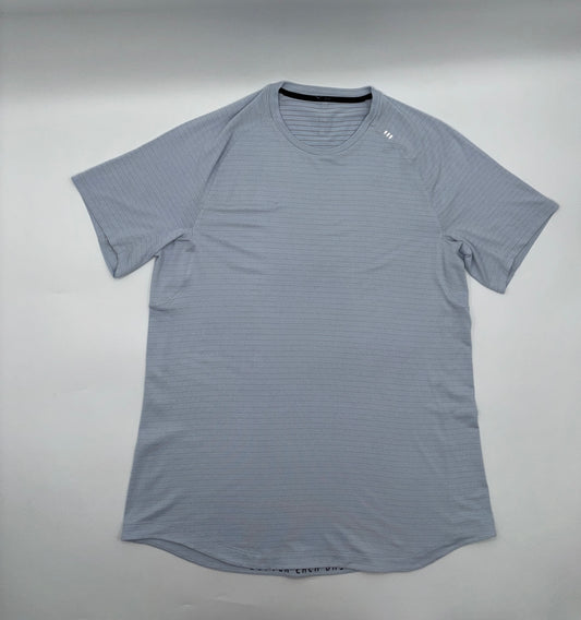 LULULEMON T-SHIRT