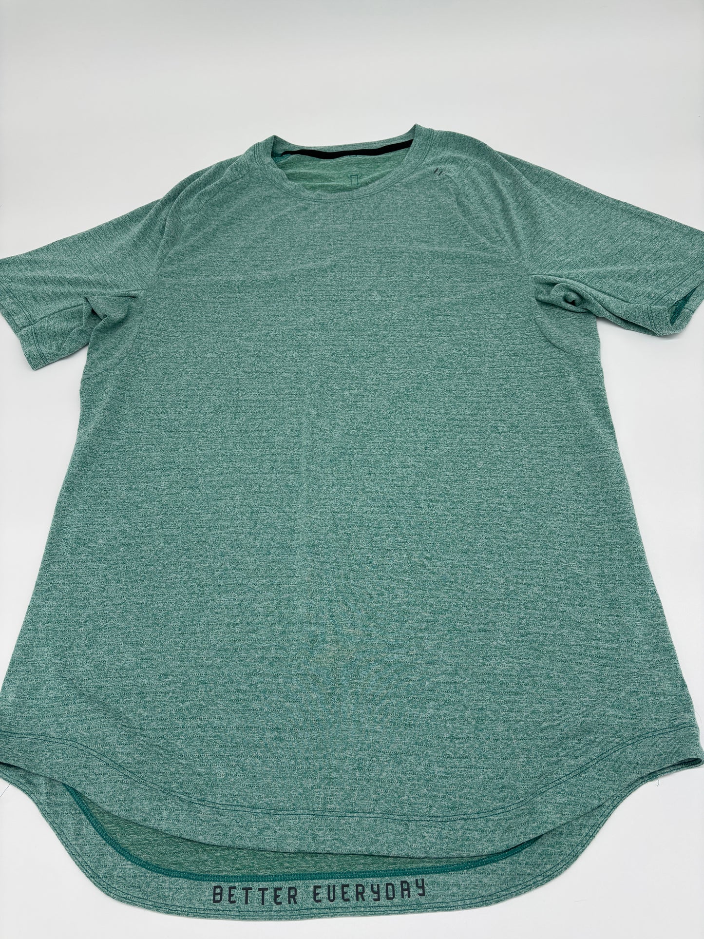LULULEMON T-SHIRT