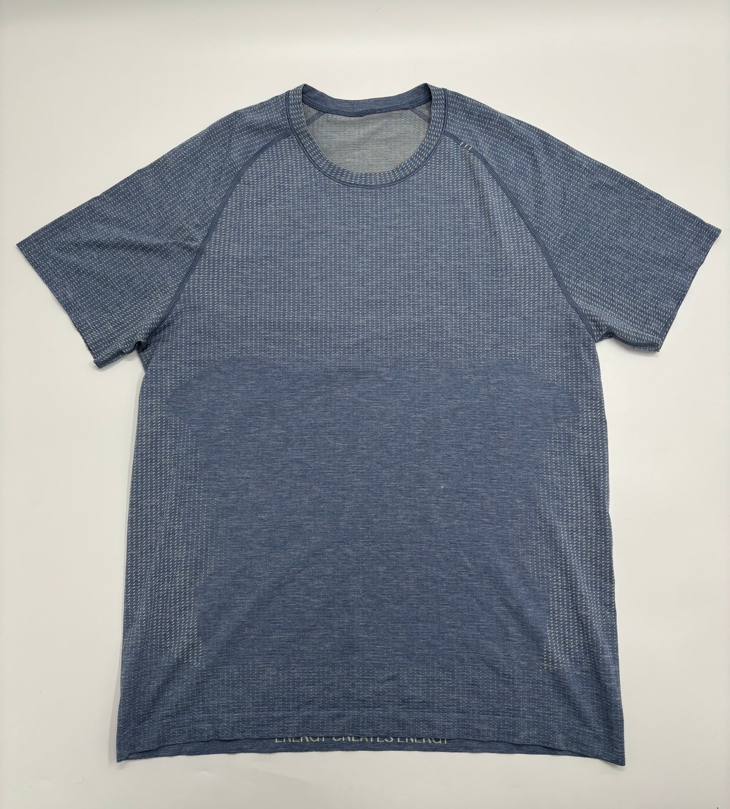 LULULEMON T-SHIRT