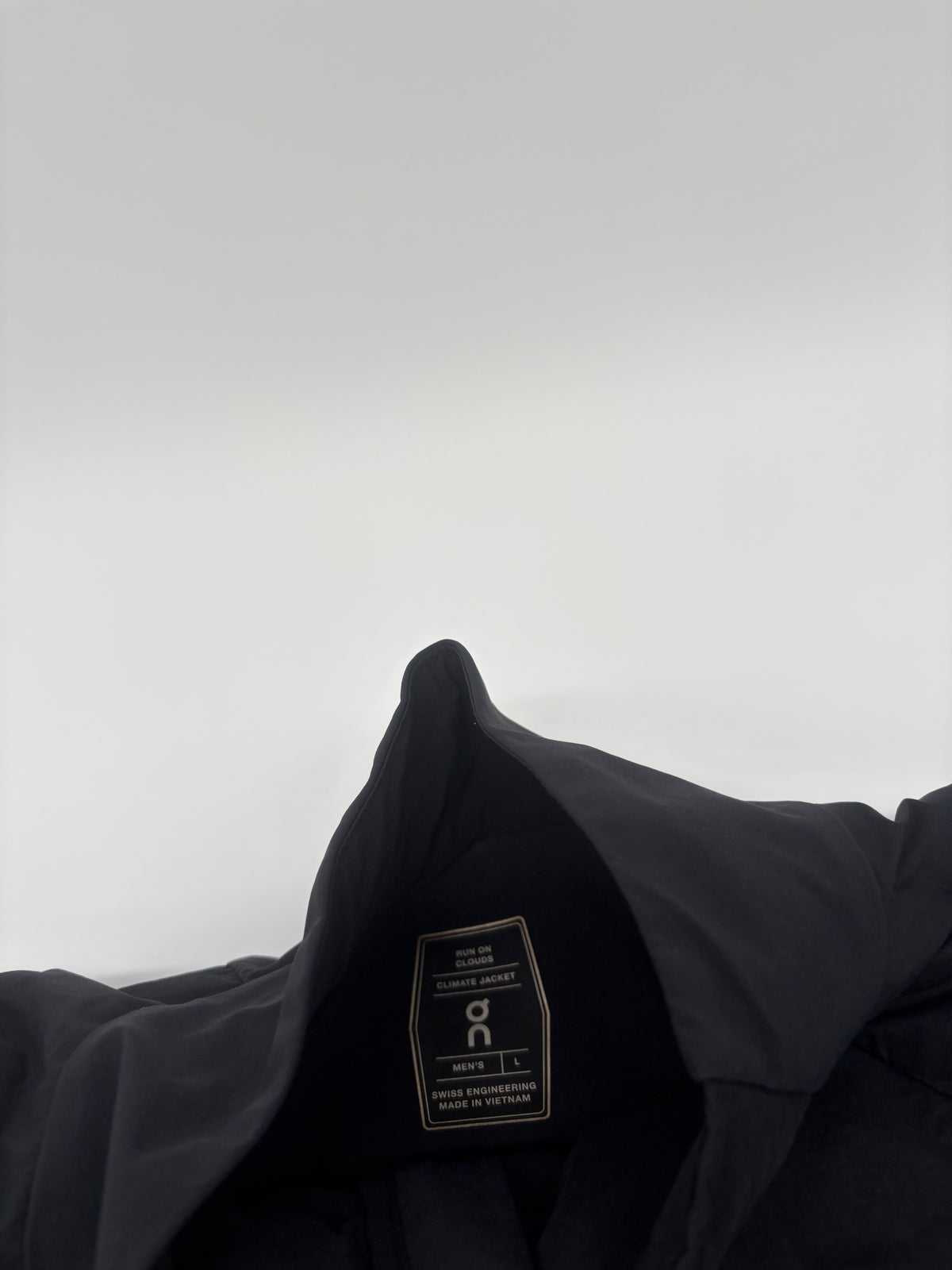 ON RUNNING CLIMATE JACKET