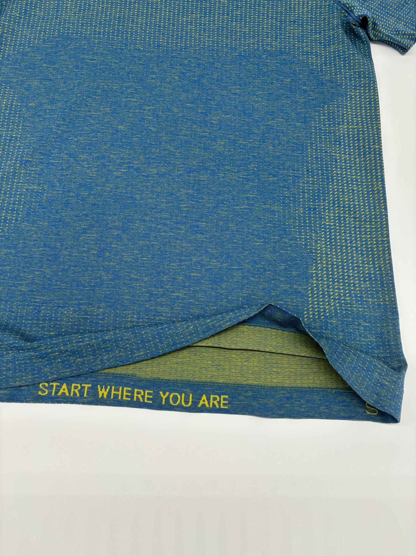 LULULEMON T-SHIRT