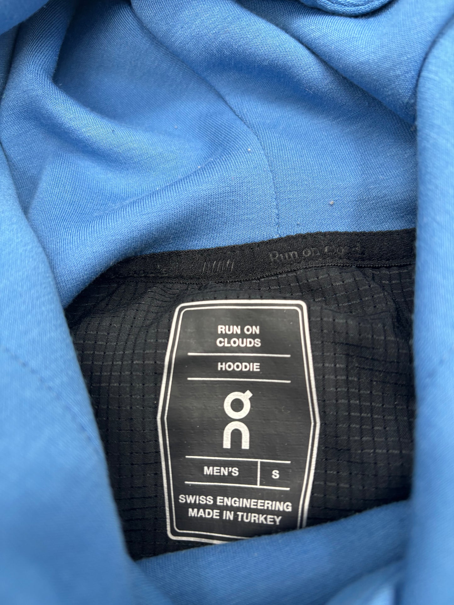 ON RUNNING TRACKSUIT