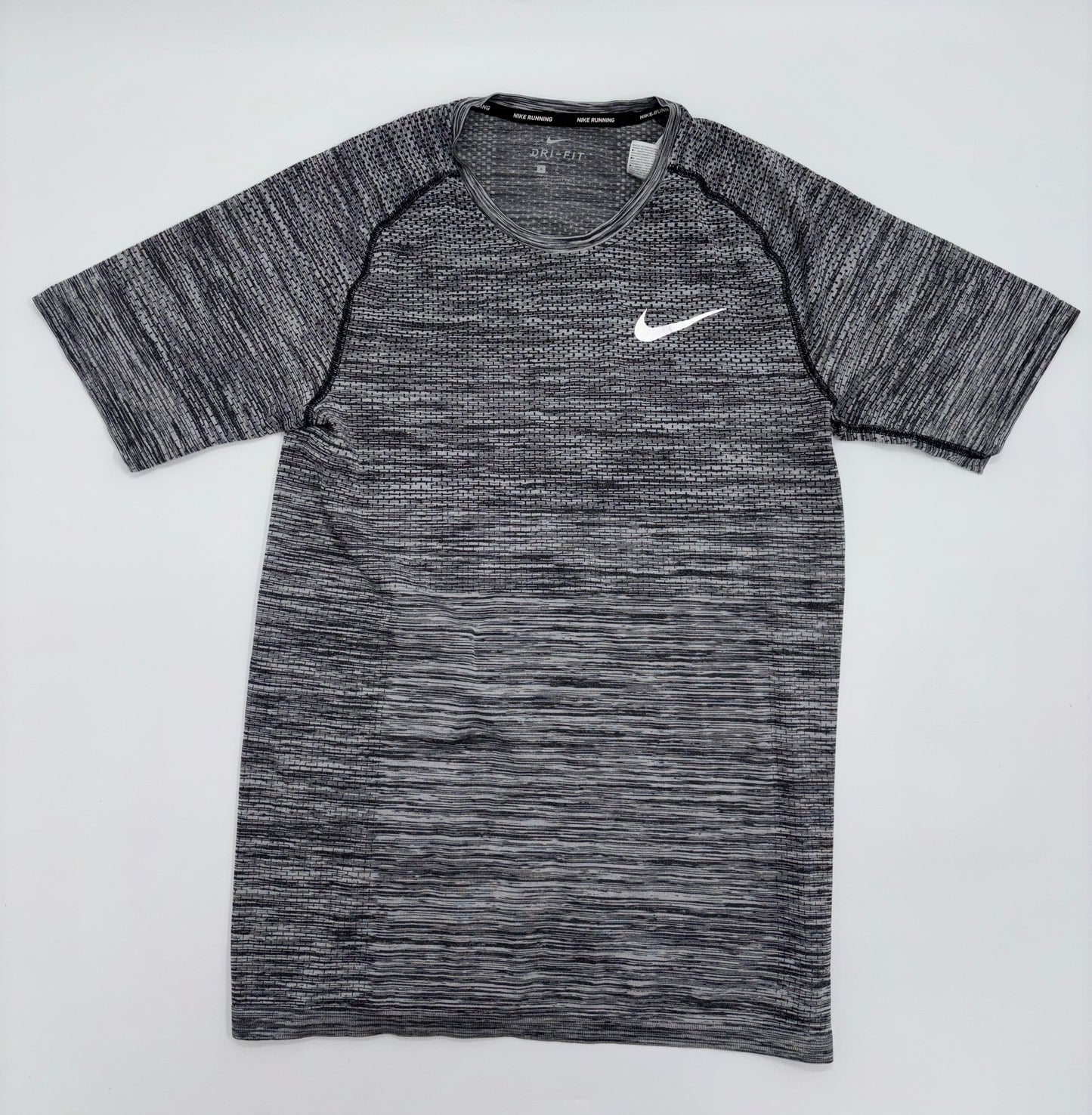 NIKE TECHKNIT T-SHIRT