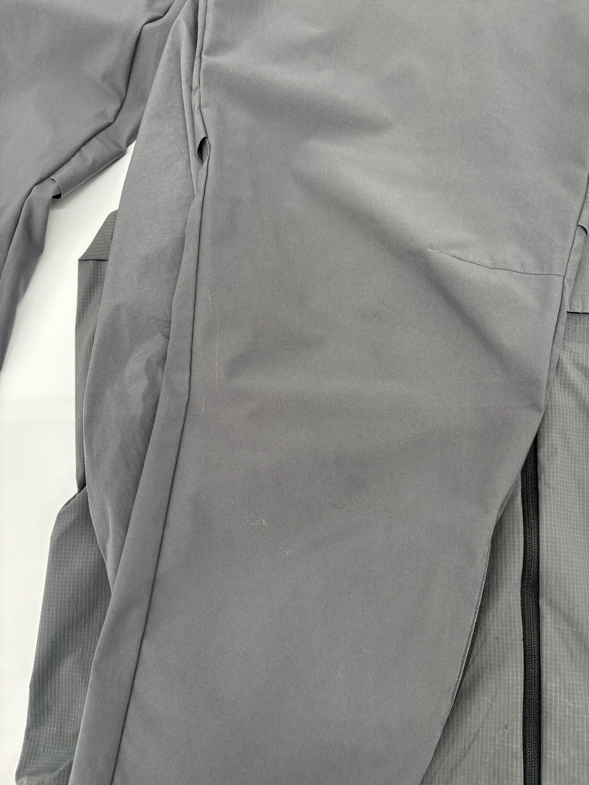 ON RUNNING TRACKSUIT