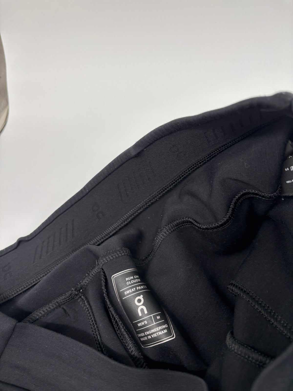 ON RUNNING TRACKSUIT