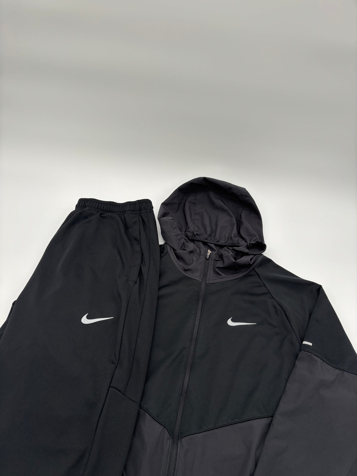 NIKE TRACKSUIT