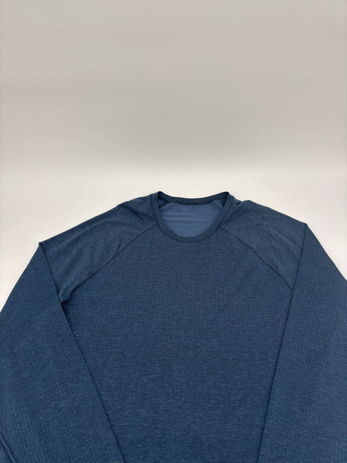 LULULEMON LONG SLEEVED T-SHIRT