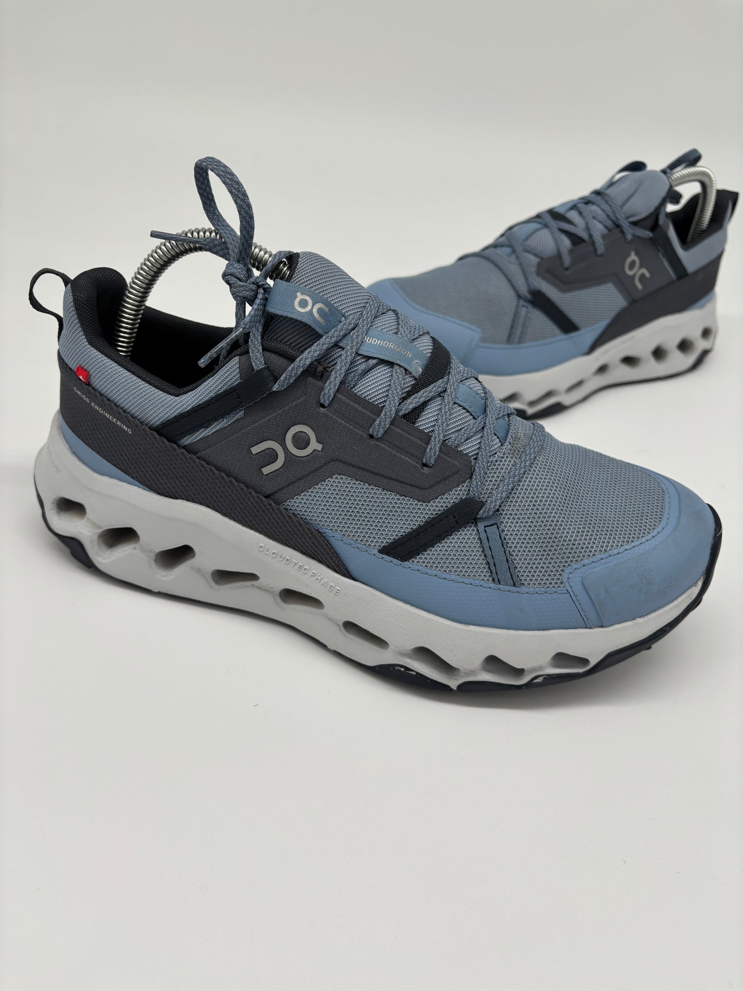 ON RUNNING TRAINERS