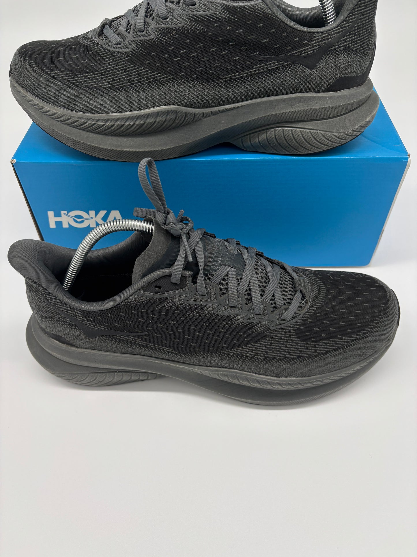 HOKA TRAINERS