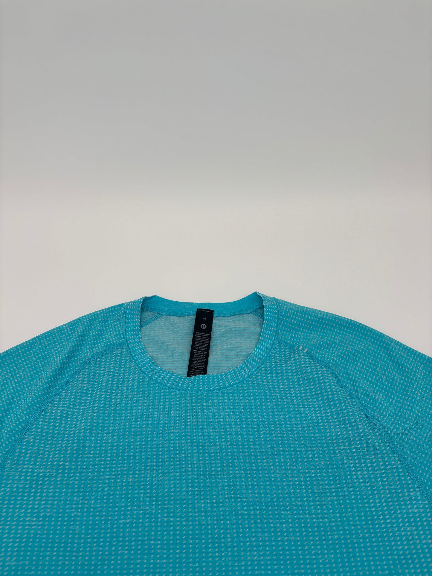 LULULEMON T-SHIRT
