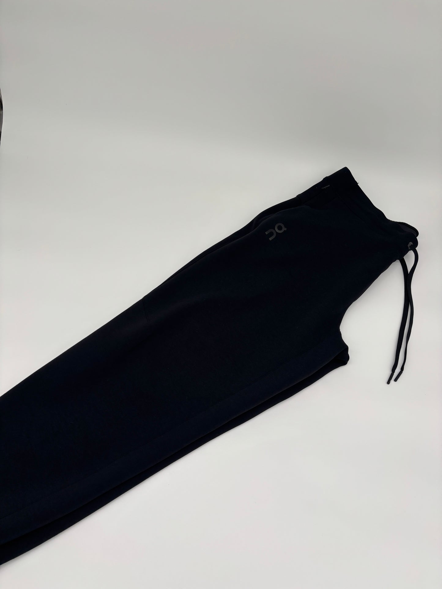 ON RUNNING SWEATPANTS